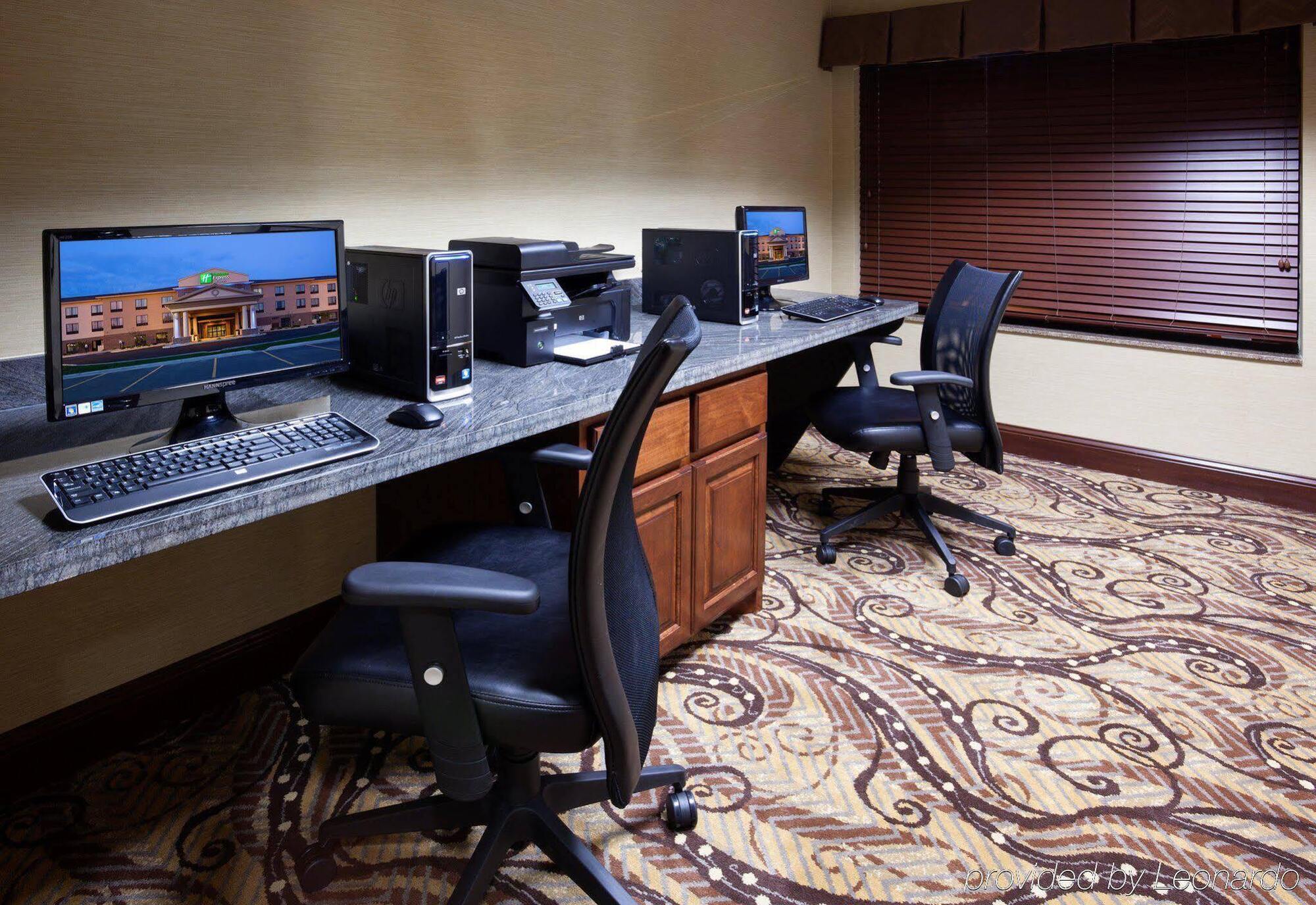 Holiday Inn Express & Suites - Mason City By Ihg Εξωτερικό φωτογραφία